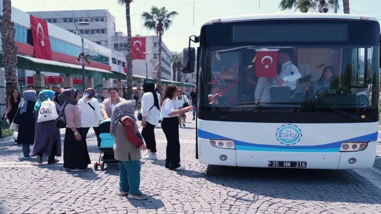 ESHOT’un 82 Yıllık Yolculuğu 23 Nisan’da Konak Meydanı’nda Sergilendi
